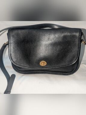 Vintage Coach Black Leather Turn-Lock Crossbody Bag 9790